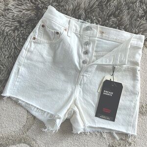 NWT Levi’s ribcage high waisted shorts white - size 25